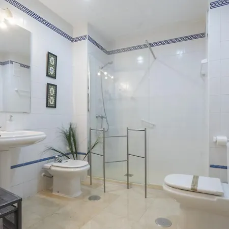 Comfortable Functional - Center - Train Station *